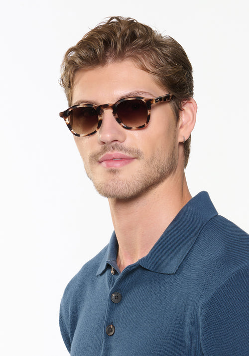 DYLAN | Blonde Venezia Handcrafted, luxury brown tortoise acetate square classic KREWE sunglasses mens model | Model: Linus