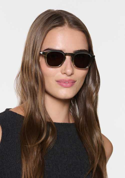 DYLAN | Verde Polarized Handcrafted, luxury green acetate square classic KREWE polarized sunglasses womens model | Model: Sam