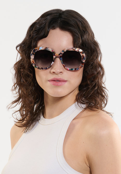 CHLOE | Amalfi Handcrafted, luxury multicolored tortoise acetate round oversized KREWE sunglasses womens model | Model: Ione