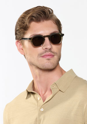 DYLAN | Verde Polarized Handcrafted, luxury green acetate square classic KREWE polarized sunglasses mens model | Model: Linus