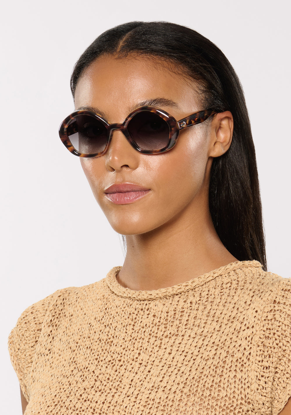 ELIZA | Venezia Handcrafted, luxury brown tortoise acetate round geometric KREWE sunglasses womens model | Model: Sasha