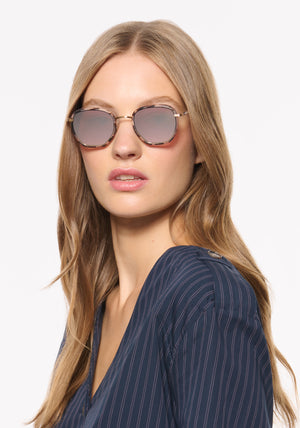 PEYTON | 18K Matte Black Fade Titanium + Matte Sunday Tortoise Mirrored Handcrafted, luxury light brown tortoise acetate and titanium geometric KREWE mirrored  sunglasses womens model | Model: Isa