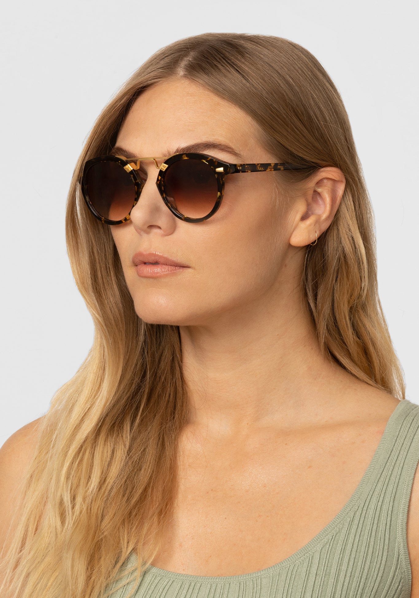 STL II | Zulu 24K - round Sunglasses handcrafted from Luxury tortoise acetate featuring 24K gold hardware womens model | Model: Maritza
