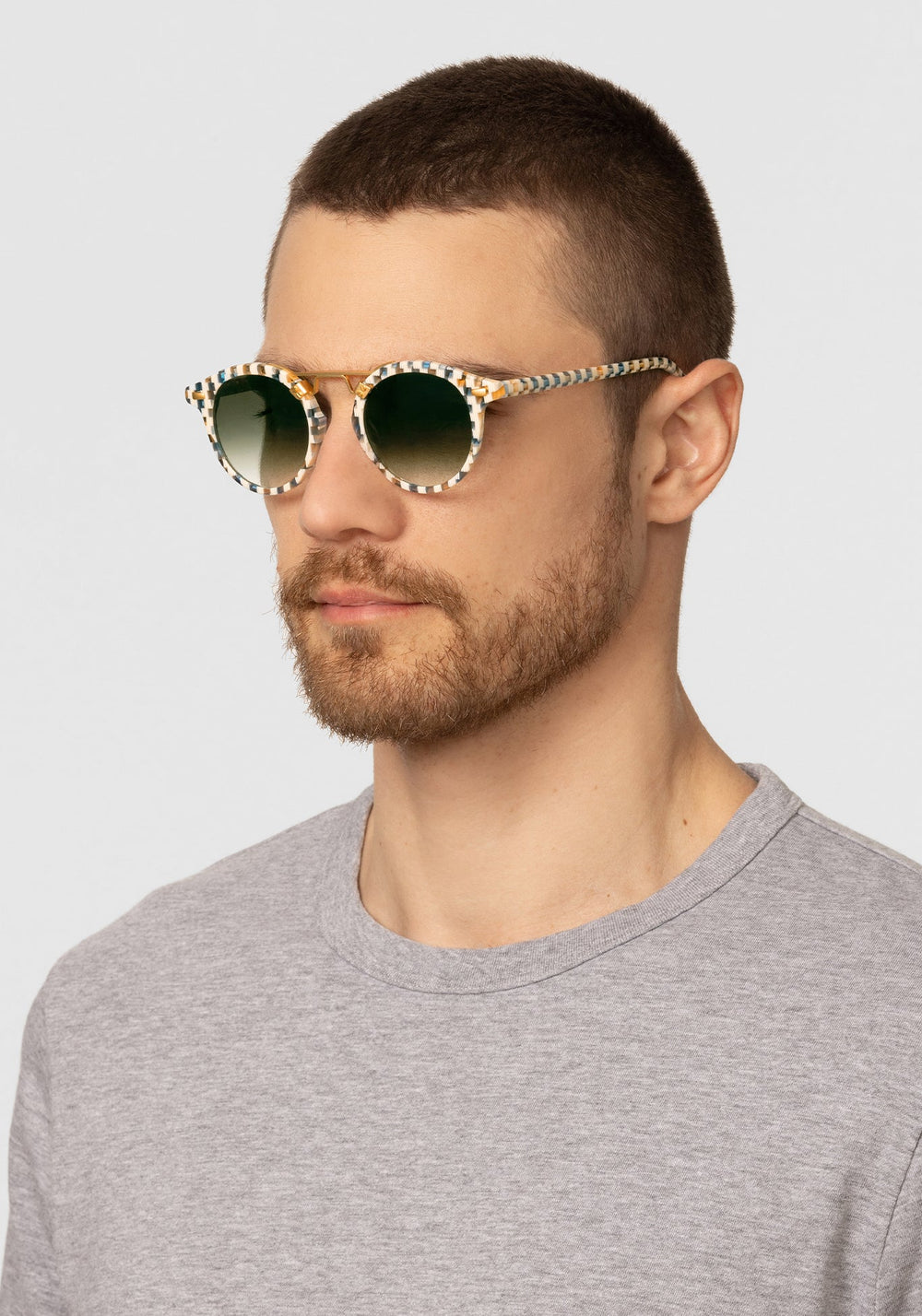 KREWE - Designer Round Sunglasses - ST. LOUIS CLASSICS | Pincheck 18K Handcrafted, luxury blue and white checkered acetate round sunglasses with a double metal bridge. A bestseller. Oliver Peoples Sunglasses, Moscot sunglasses mens model | Model: David