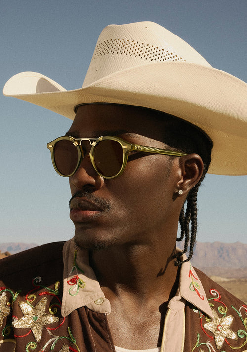 STL II | Cactus 18K Handcrafted, large round luxury lime green acetate and 18K gold metal bridge KREWE sunglasses mens model | Model: Anarcius