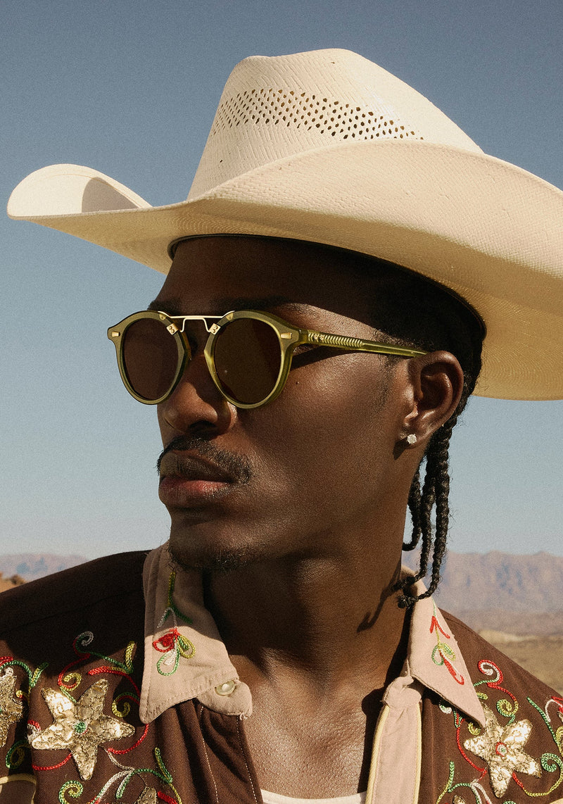 STL II | Cactus 18K Handcrafted, large round luxury lime green acetate and 18K gold metal bridge KREWE sunglasses mens model | Model: Anarcius