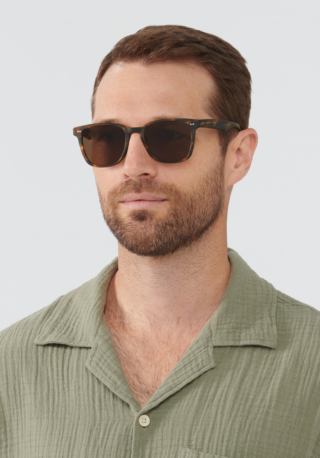 KREWE VINDEL | Matte Hickory Polarized Handcrafted, luxury designer brown acetate classic sunglasses mens model | Model: Vince