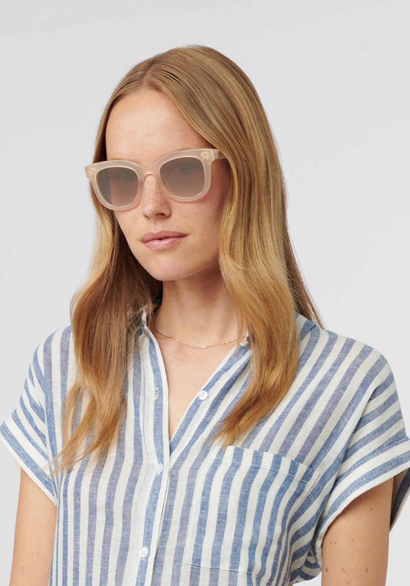 JENA | Blonde Mirrored Handcrafted, luxury tan acetate KREWE sunglasses womens model | Model: Annelot